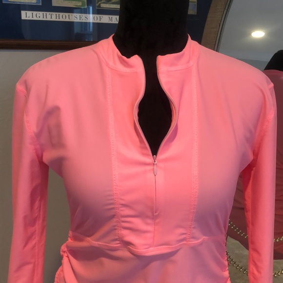 💕 NEW Ladies Rash Guard 💕 - Picture 3 of 7